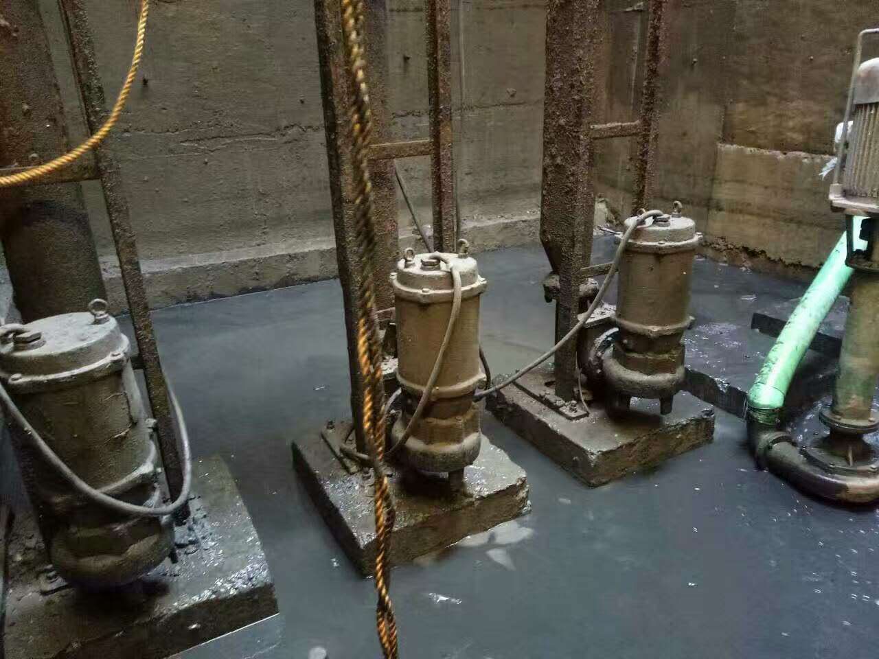 美溪污水池清理