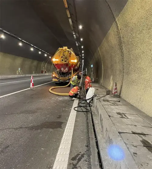 美溪隧道排水渠清淤